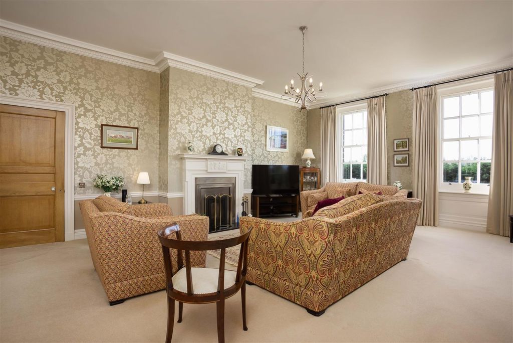 Property photo 3 of 15 00007.Jpg