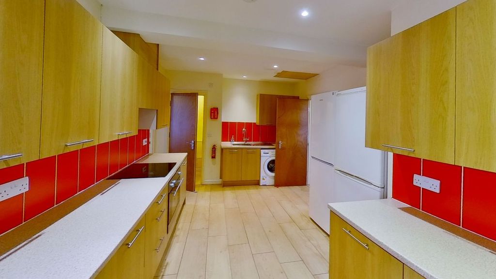 Property photo 2 of 27