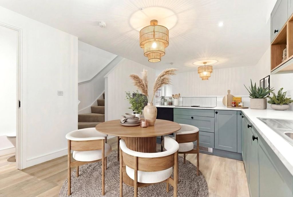 Property photo 2 of 11 Kitchen/Dining