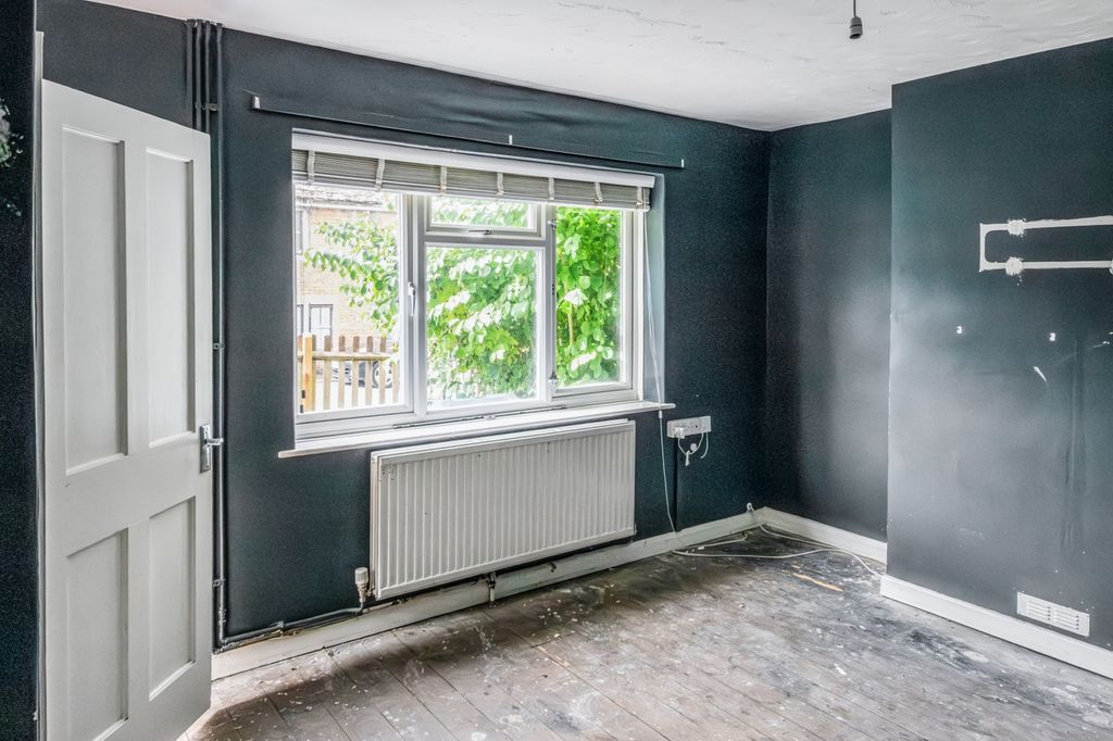Property photo 3 of 20 134 Wood Lane, Chippenham, Wiltshire, Sn15 3Dz