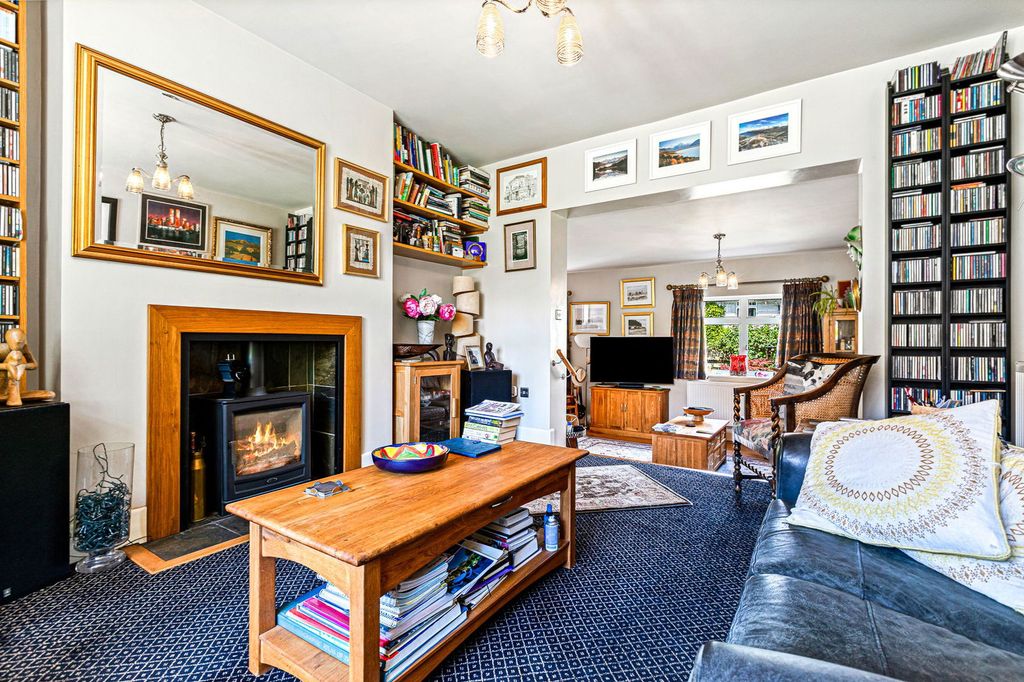 Property photo 3 of 33