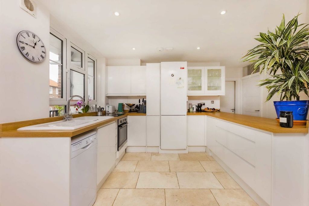 Property photo 3 of 5