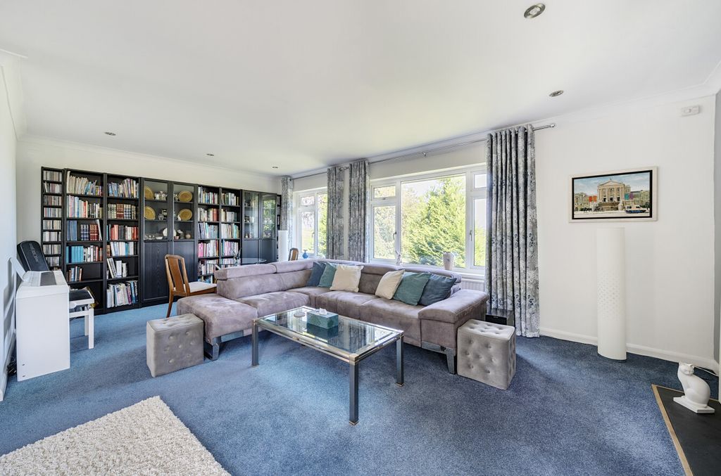 Property photo 3 of 29 1315591-25-685Db4...