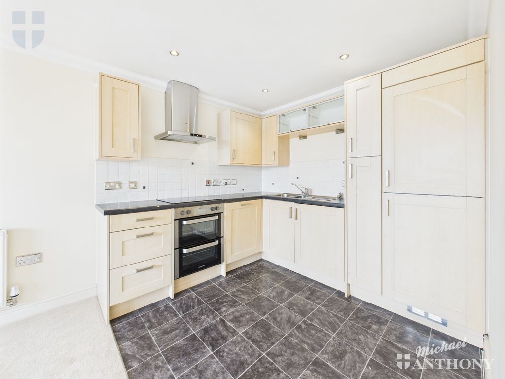 Property photo 3 of 9 Cam03852G0-Pr0395-Still006