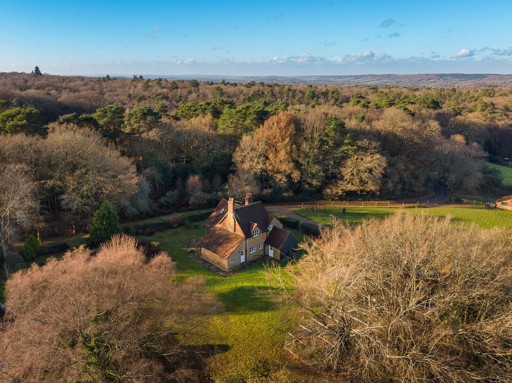 Property photo 2 of 28