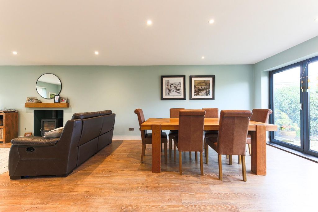 Property photo 3 of 25 Dining Area.Jpg