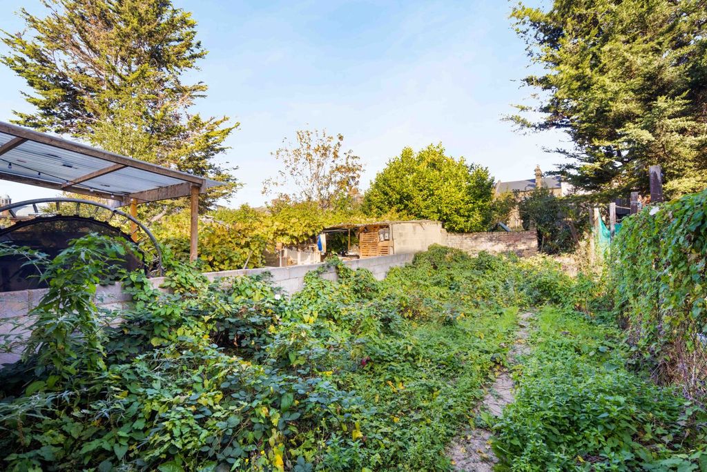 Property photo 2 of 8 Picture No. 12