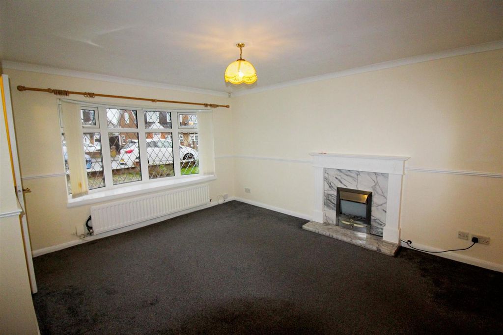 Property photo 2 of 11 Lounge.Jpg