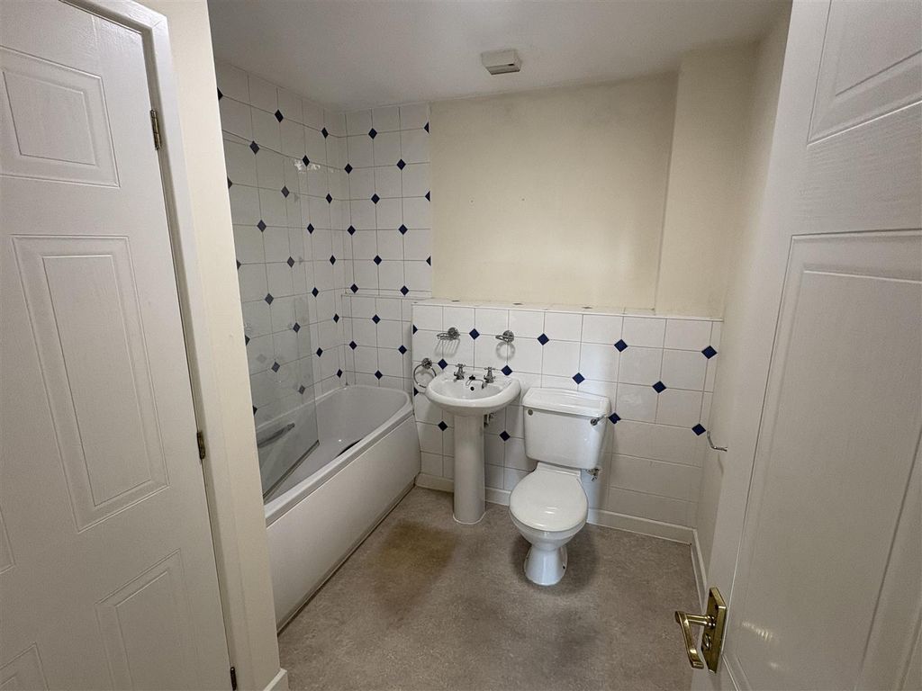 Property photo 2 of 12 Bathroom..Jpg