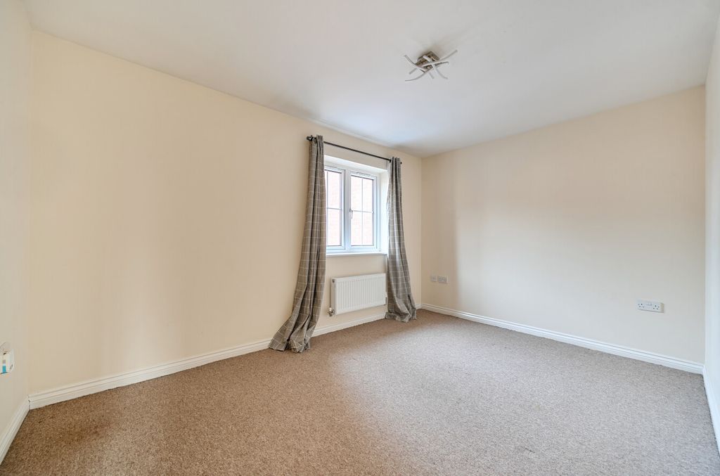 Property photo 3 of 11 1395072-1-694952A...