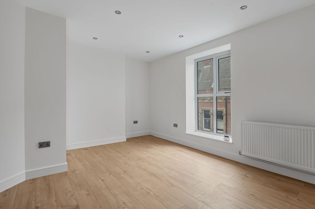 Property photo 2 of 8 Apartment 6 - Bank Street - In House Property Lettings - Living Room