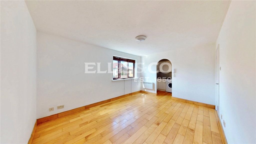 Property photo 2 of 12 Picture No. 21