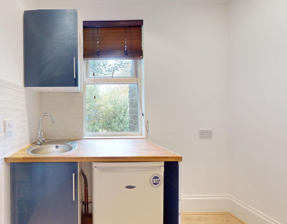 Property photo 2 of 10 Kitchen