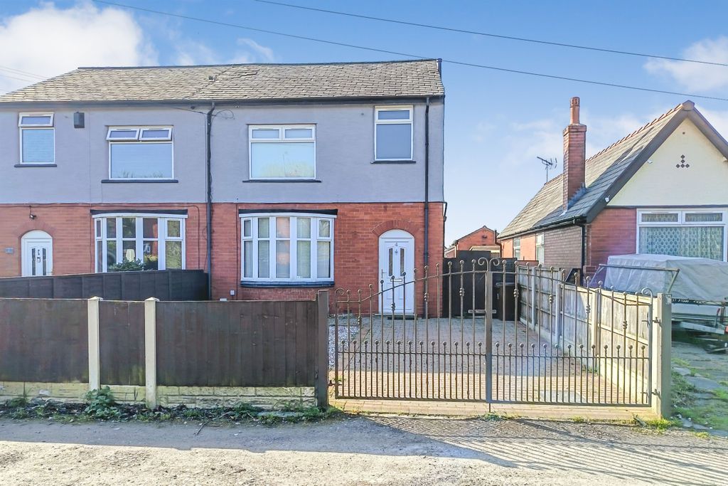 Property photo 1 of 6 4 Walnut Avenue, Wigan Wn1 3Xe