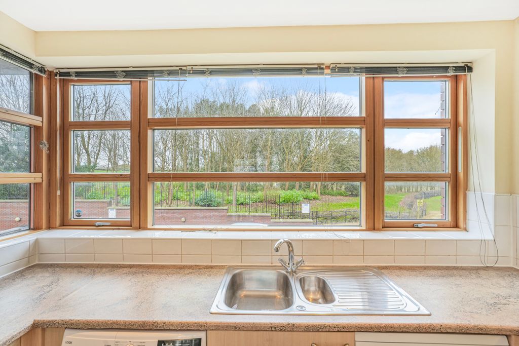 Property photo 1 of 32