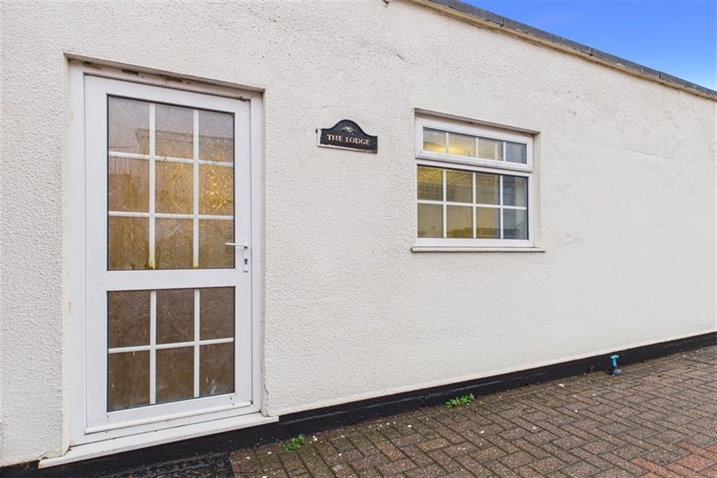 Property photo 1 of 7 (Main)