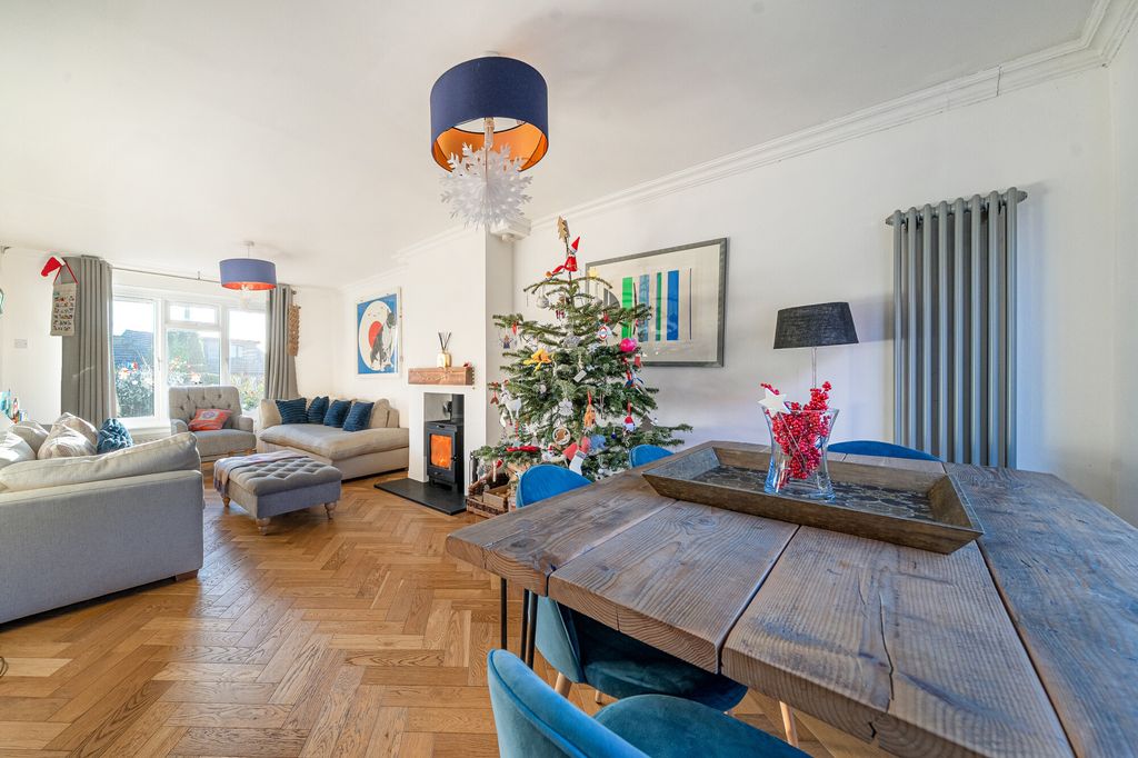 Property photo 3 of 17