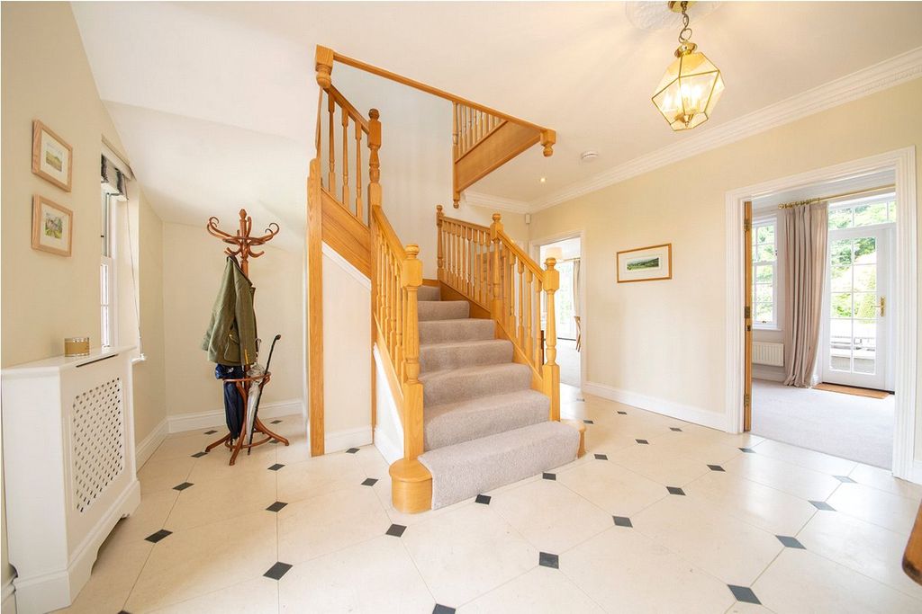 Property photo 3 of 15 Entrance Hall