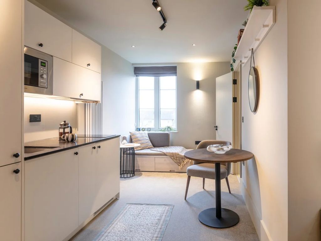 Property photo 1 of 17 Classic Studio