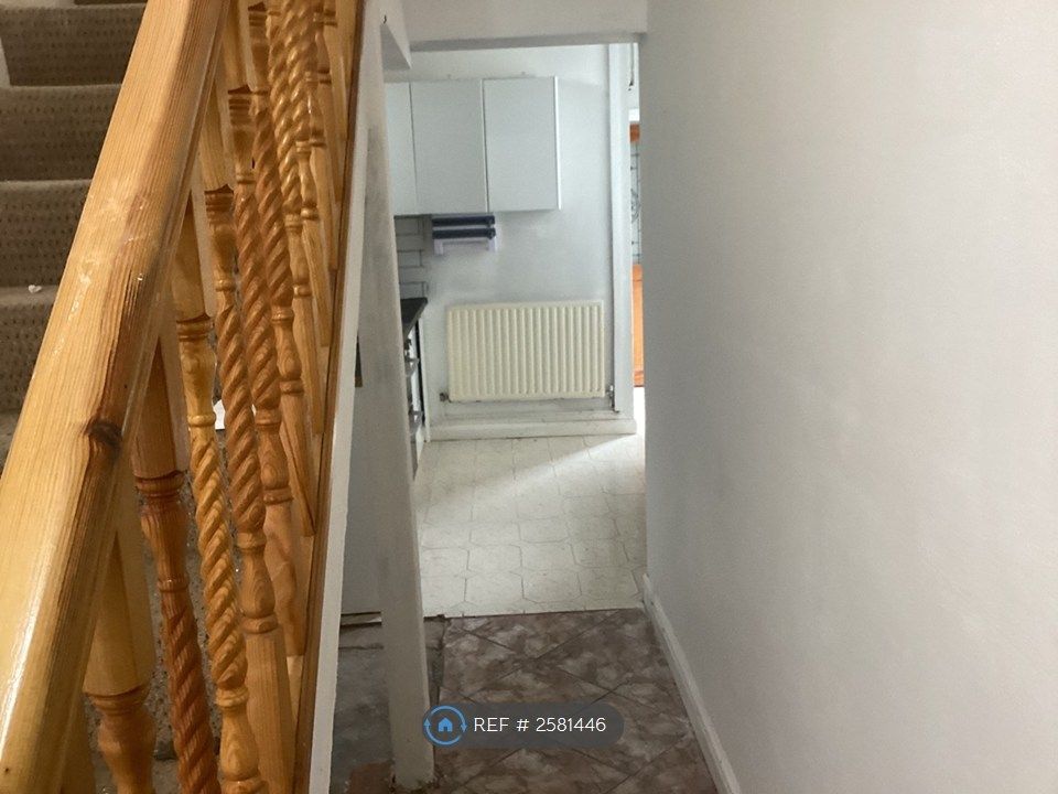 Property photo 3 of 10 Hallway