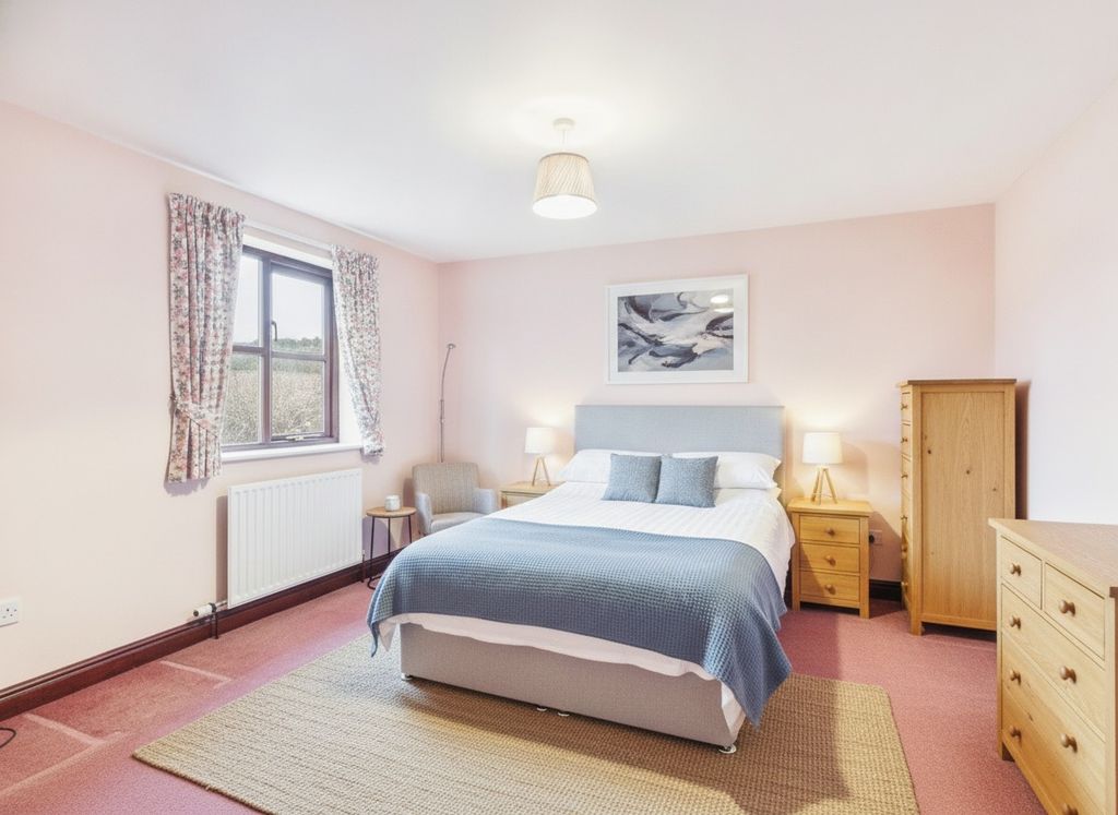 Property photo 3 of 11 48587710