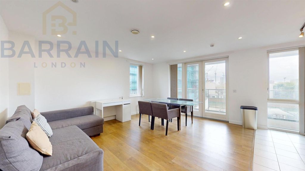 Property photo 1 of 15 3 Bedrooms To Rent In E14 - Barrain London