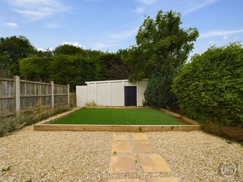 Property photo 3 of 18 Garden With Garage Access