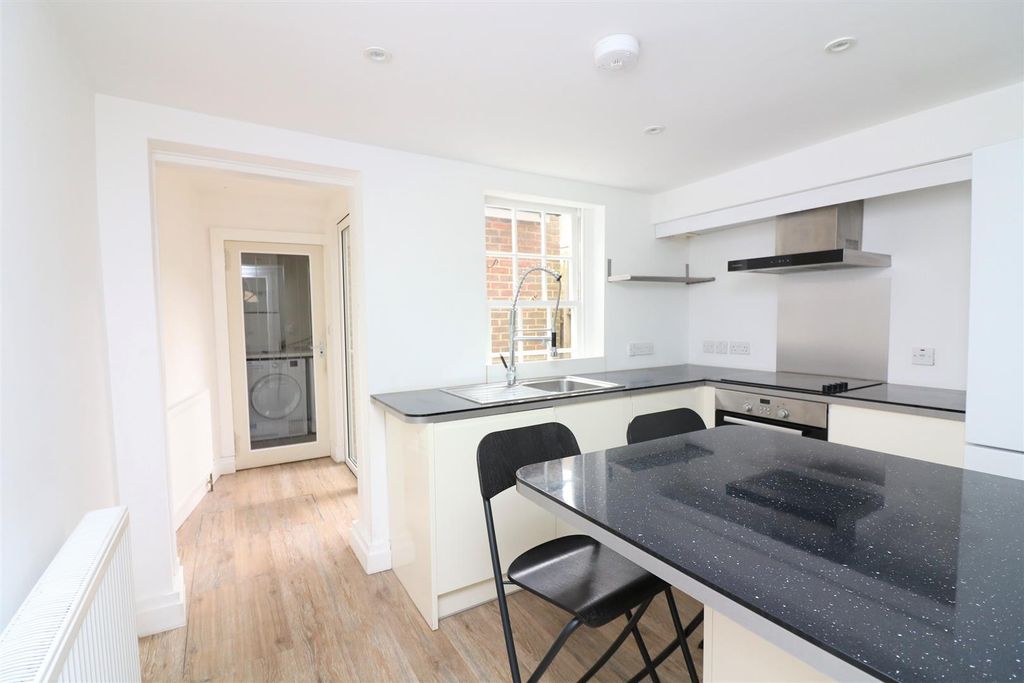 Property photo 3 of 8 Picture 3