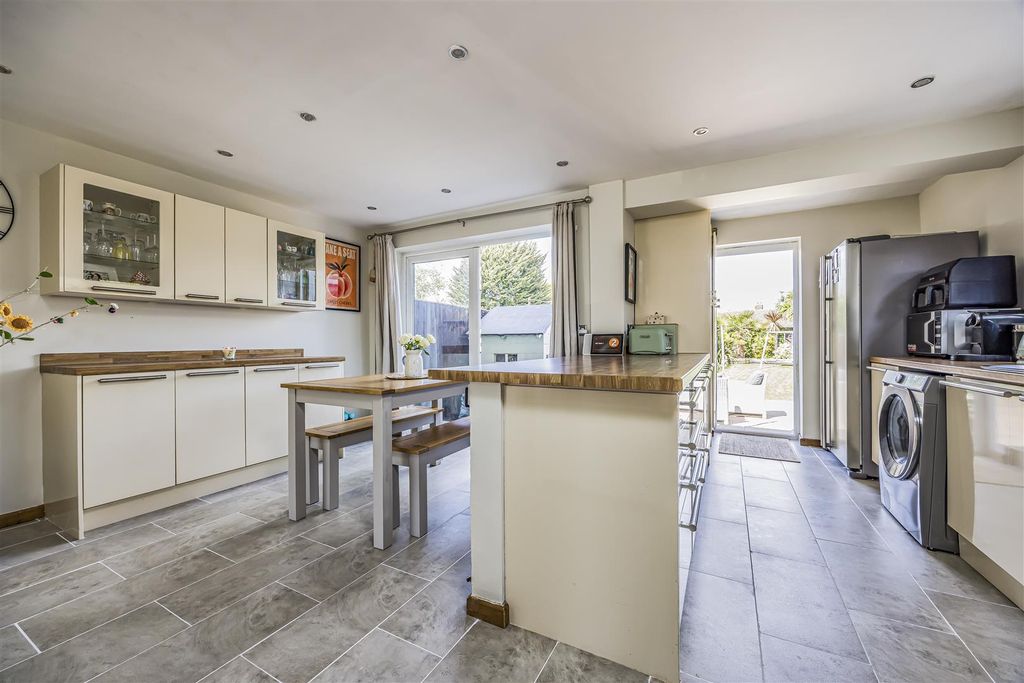 Property photo 3 of 25 Lauder Close, Southbourne-Porticomarketing-Nexa-10