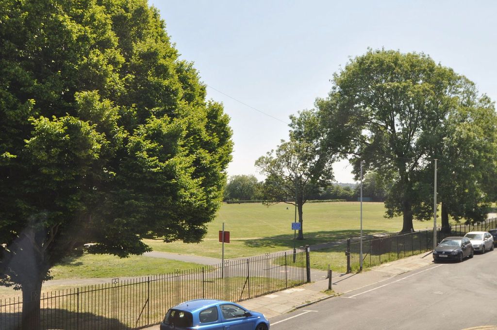 Property photo 3 of 30