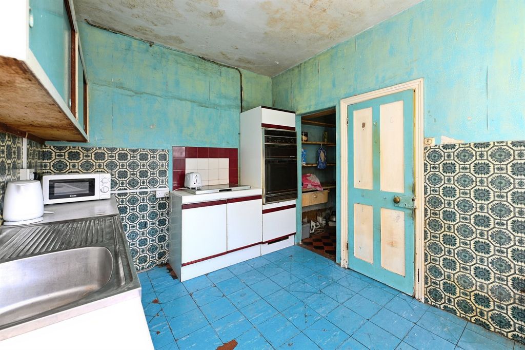 Property photo 2 of 21