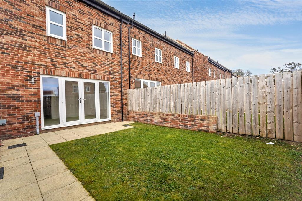 Property photo 3 of 12 Garden 2.Jpg