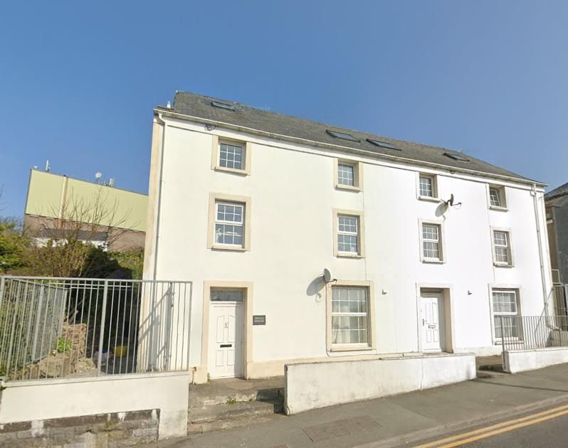 Property photo 1 of 8 Dinas Outside.Png