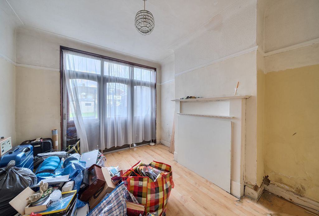 Property photo 3 of 12 1400763-20-696F74...