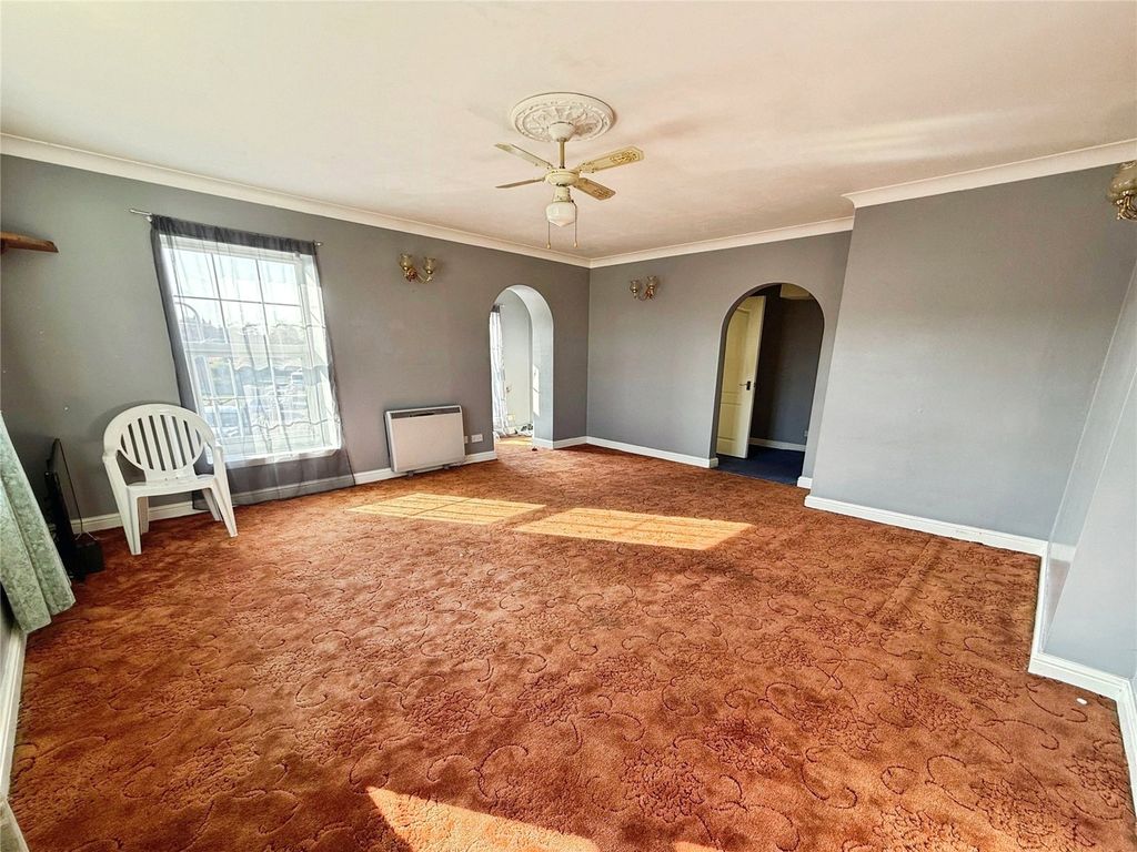 Property photo 3 of 12 Lounge