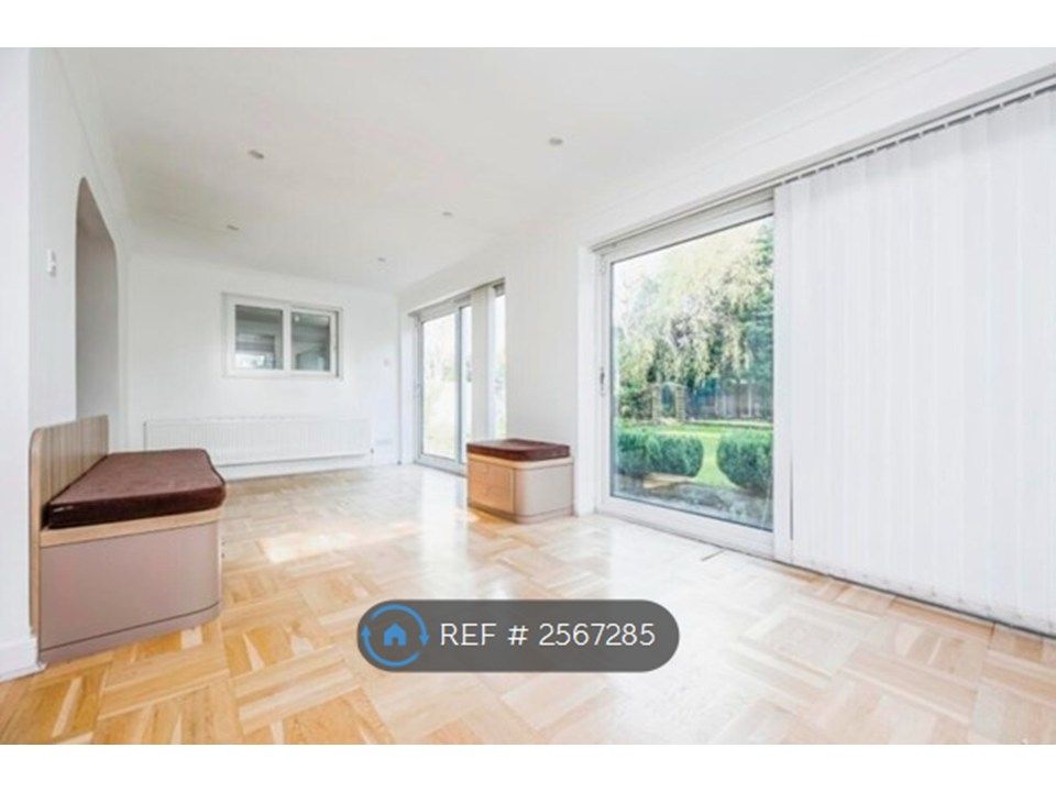 Property photo 2 of 12 l Shaped Lounge