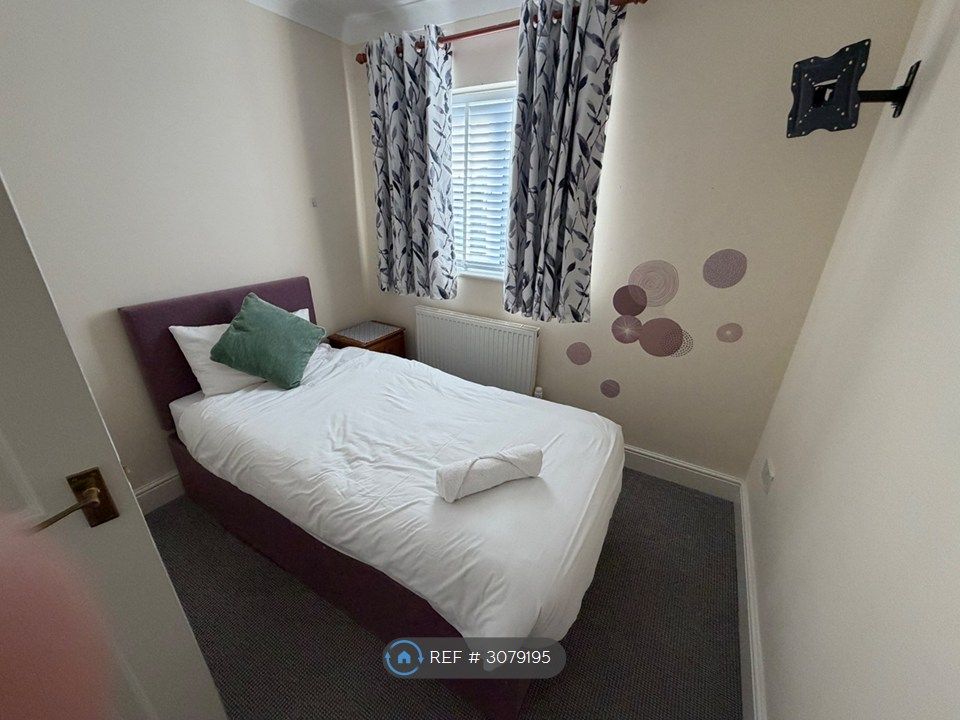 Property photo 2 of 18 Bedroom 3