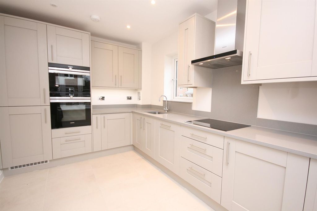 Property photo 2 of 11 Kitchen.Jpg