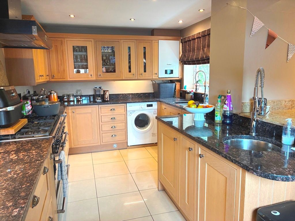Property photo 2 of 7 Kitchen