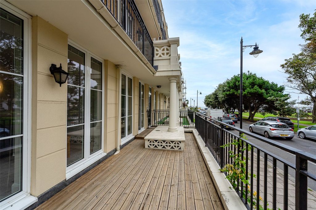 Property photo 3 of 21 Balcony