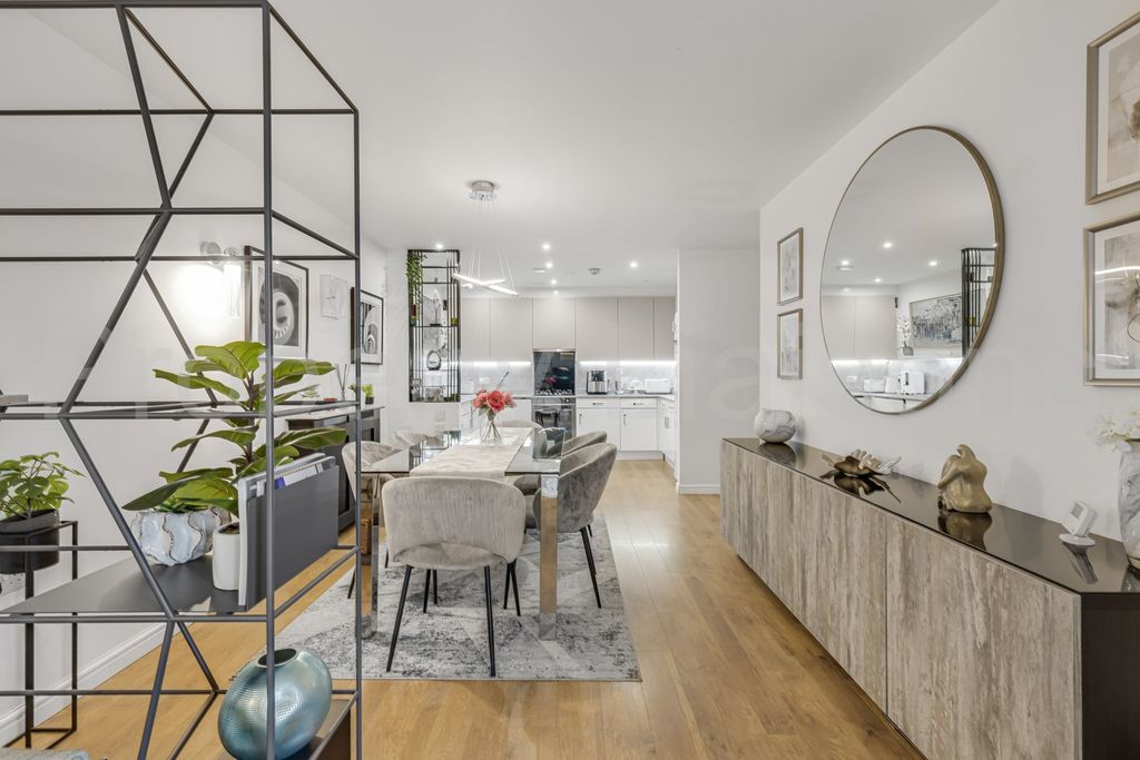 Property photo 1 of 12 Photo 6