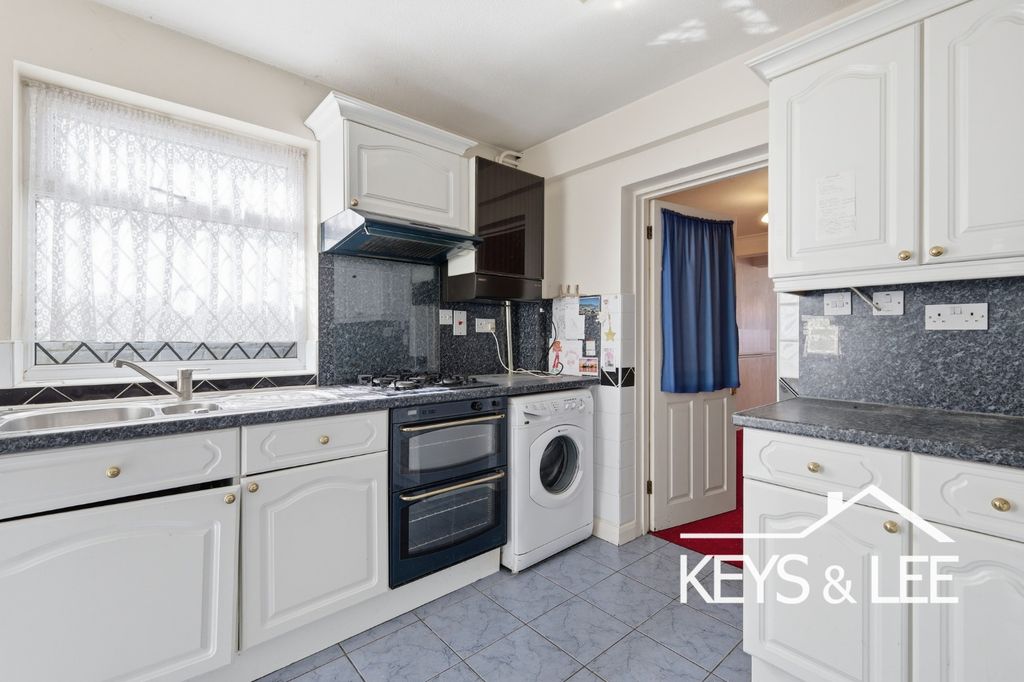 Property photo 2 of 16 5317863