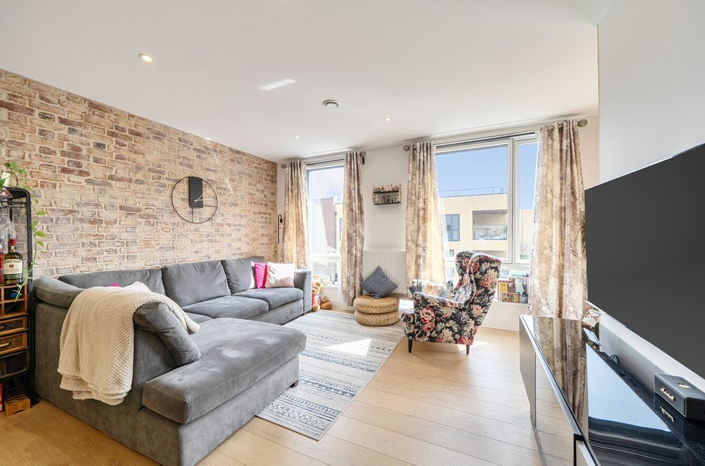 Property photo 3 of 16 1437197-7-69d90B9...