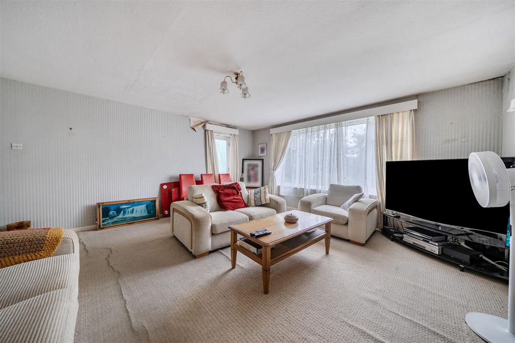 Property photo 2 of 12 Sitting Room