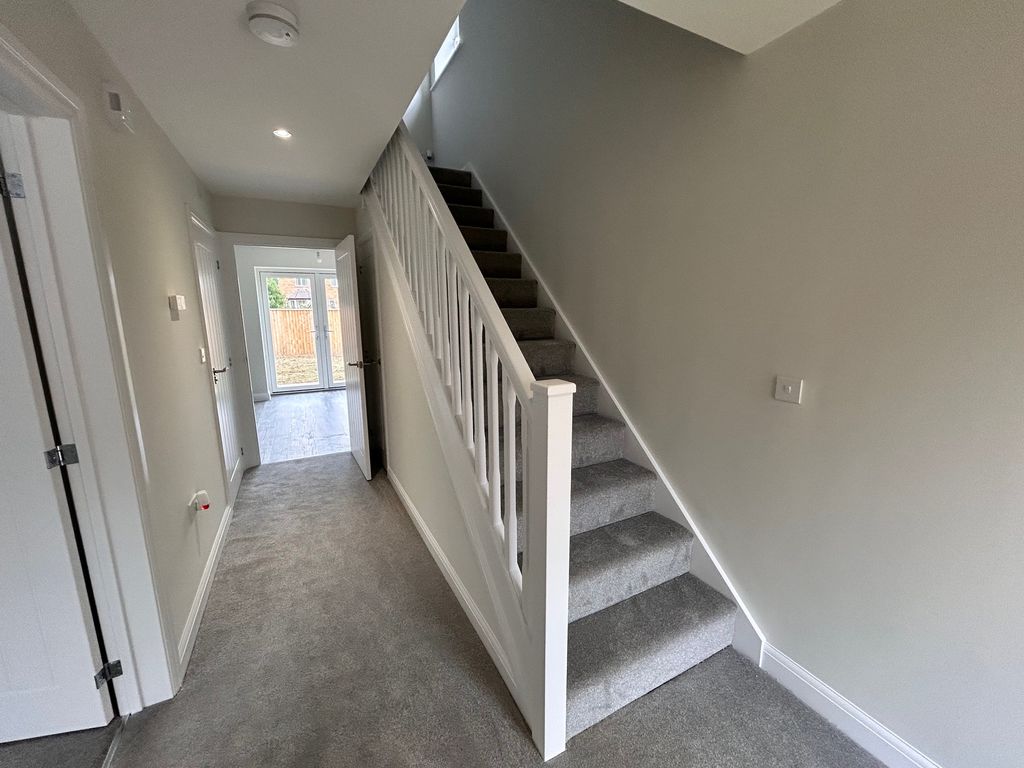 Property photo 2 of 12 Image