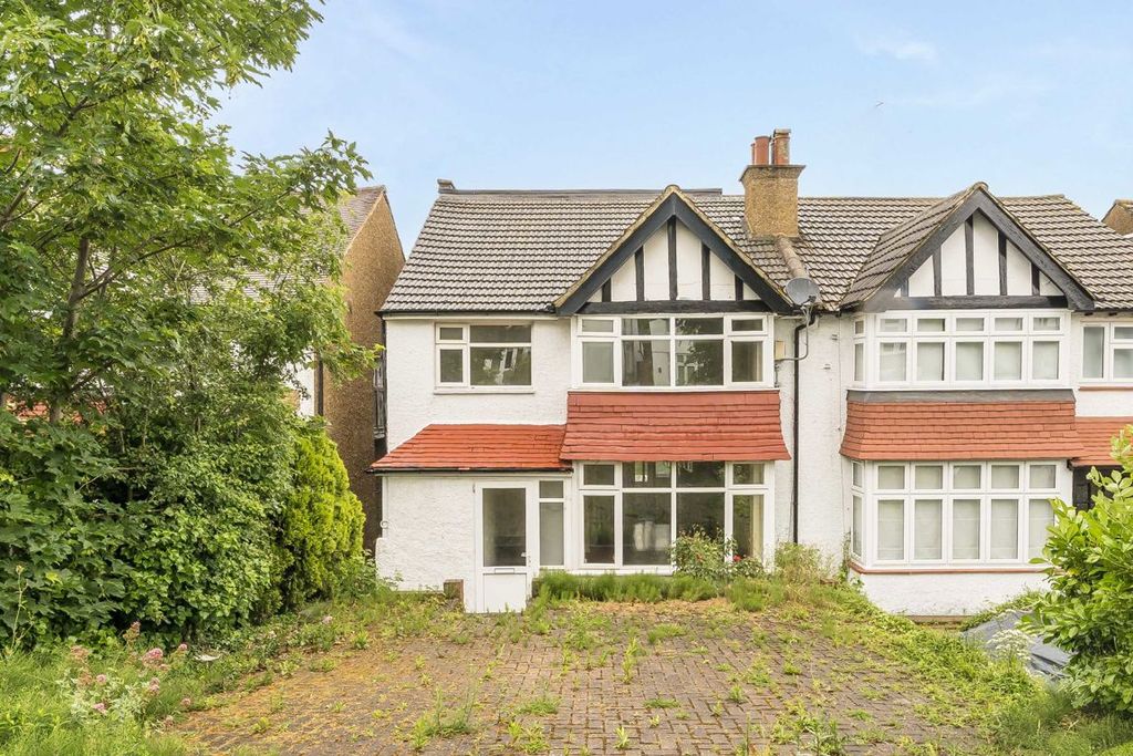 Property photo 1 of 8