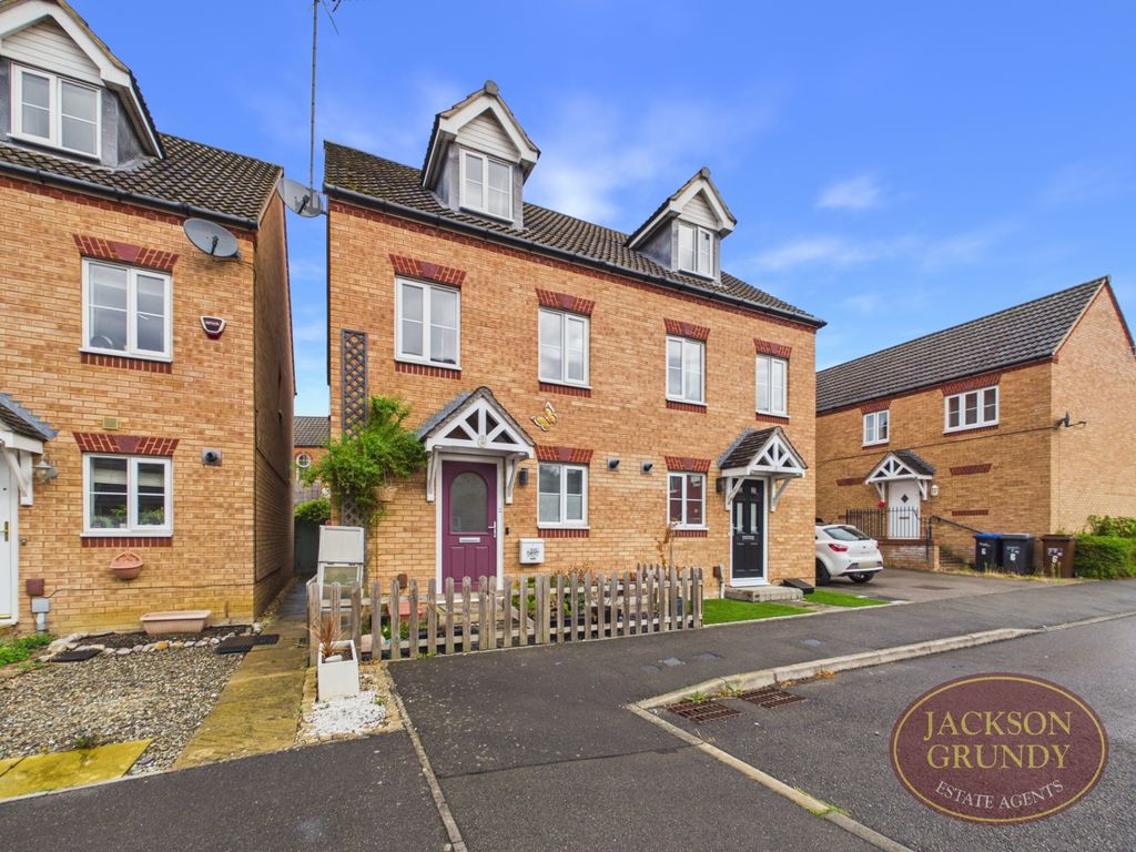 Property photo 1 of 11 South Meadow Close