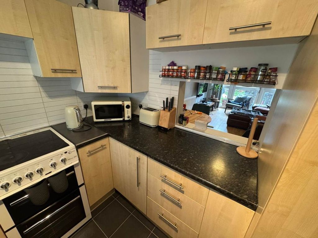 Property photo 2 of 5 Kitchen 2