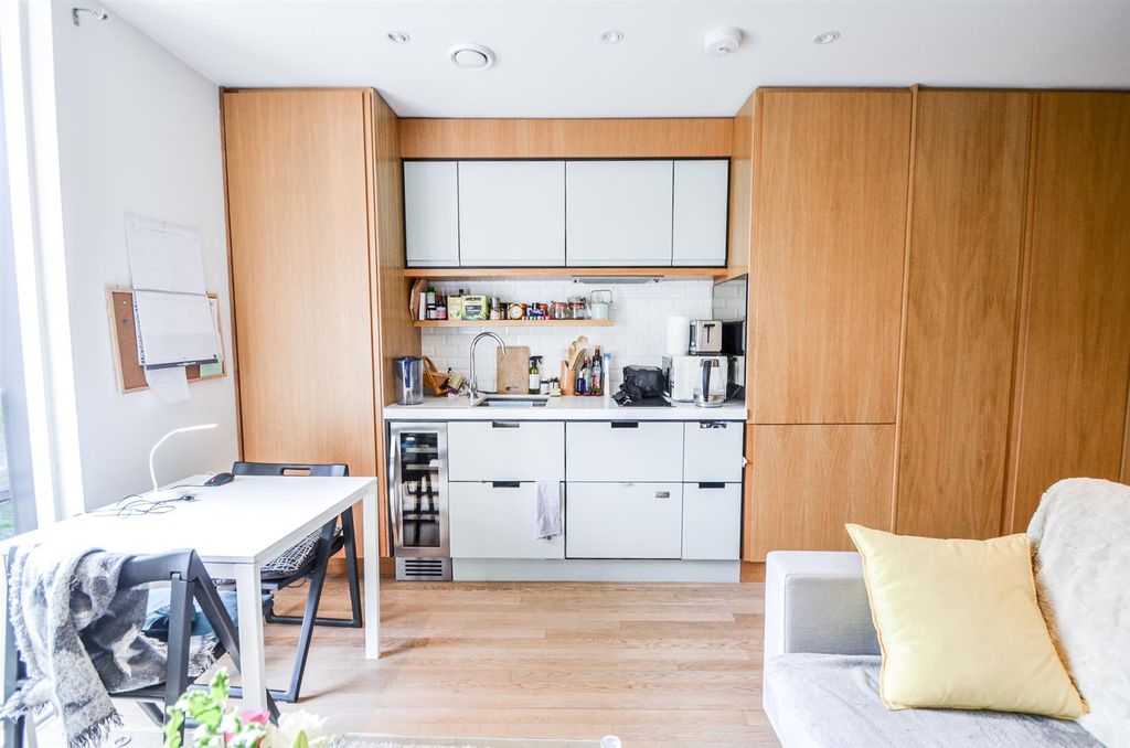 Property photo 3 of 12 Park Vista Tower