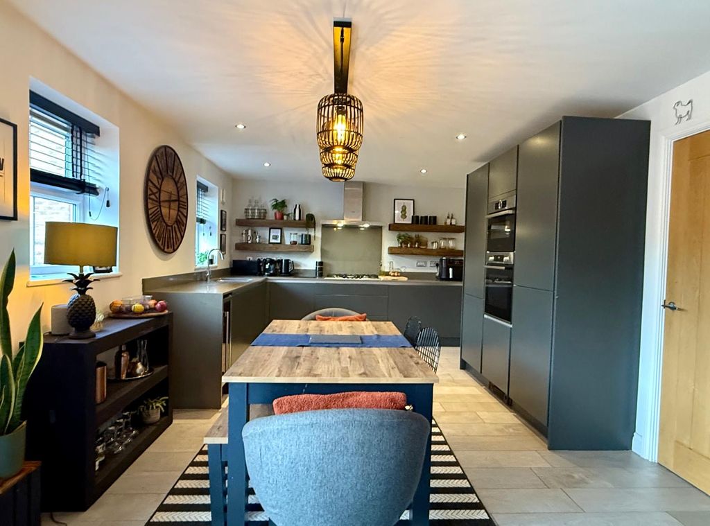 Property photo 2 of 30